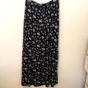 SIZE L BLACK/WHITE MAXI SKIRT-CUTE FLORAL PRINT